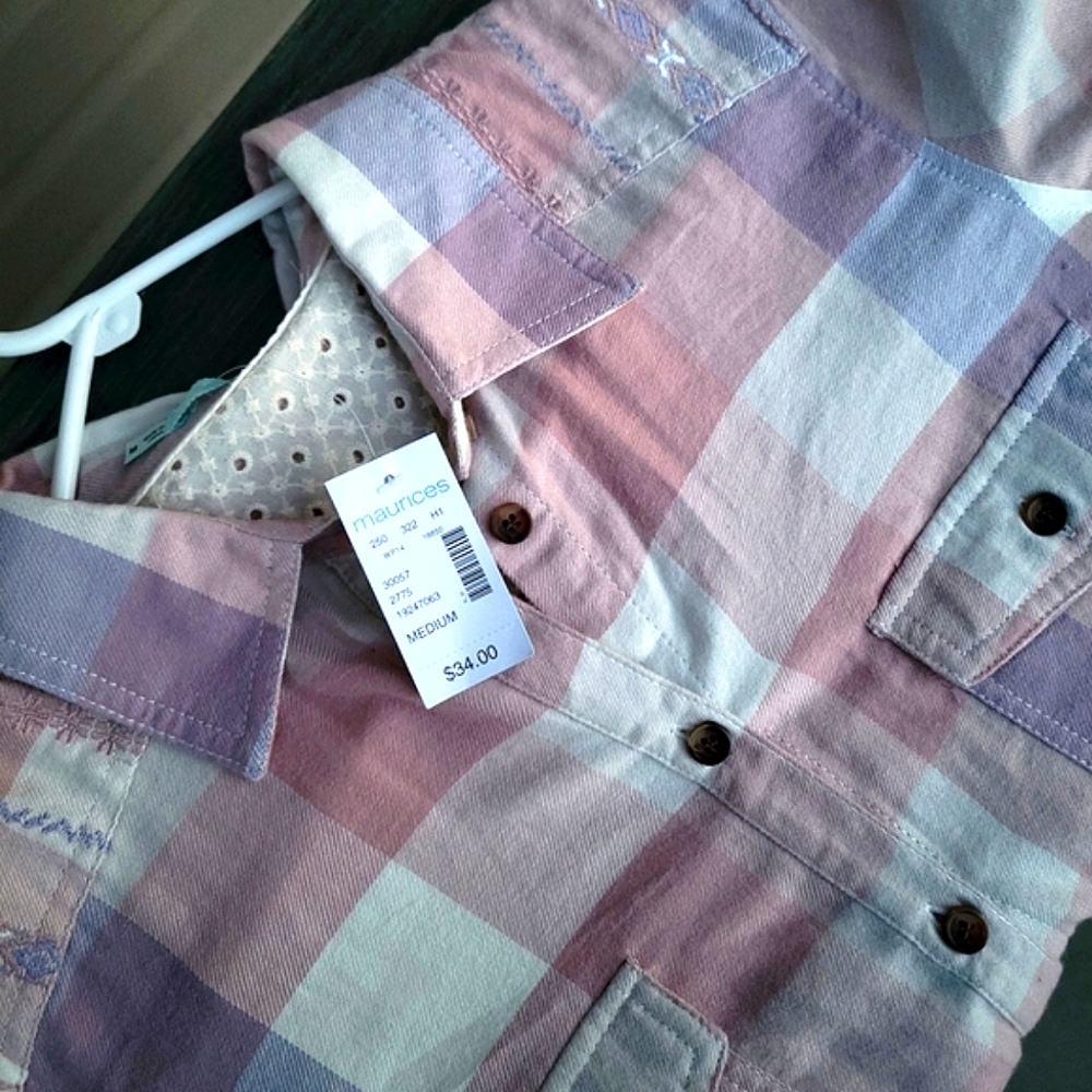 🚨SOLD!!!🚨 NWT MSRP$34 Maurcies Plaid Button Up Detailed Pink Lavender Top